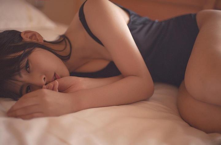 甜宠与现实情感的交织